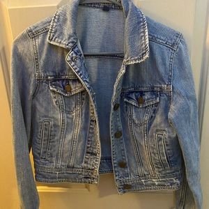 American eagle cropped jean jacket, size small, great condition super cute!